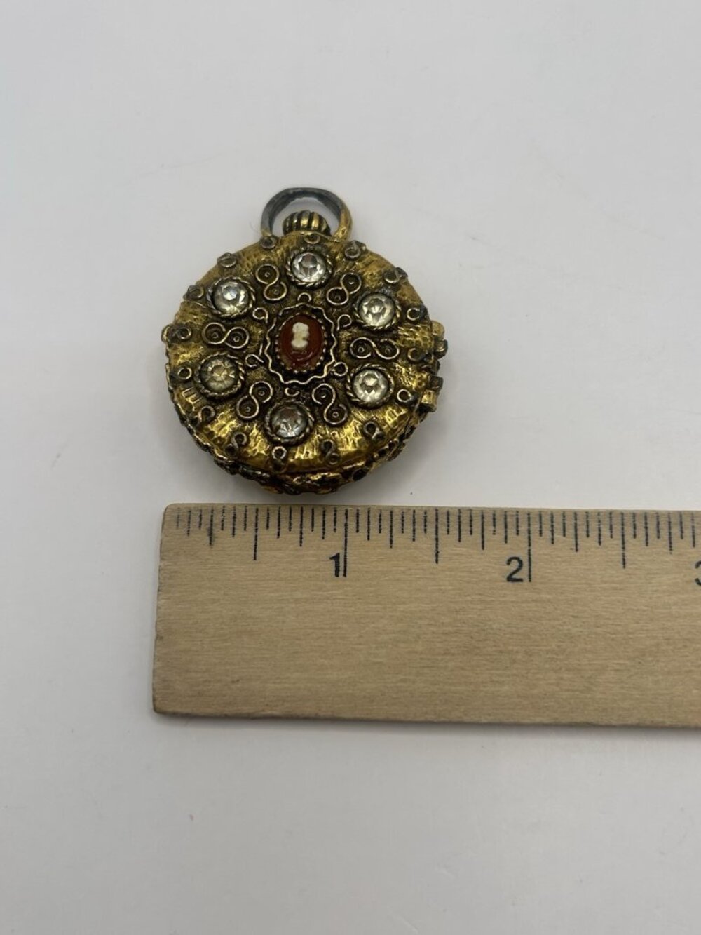 Vintage Mary Chess "Tapestry” Solid Perfume Compact Locket Original tag Cameo - Picture 9 of 16